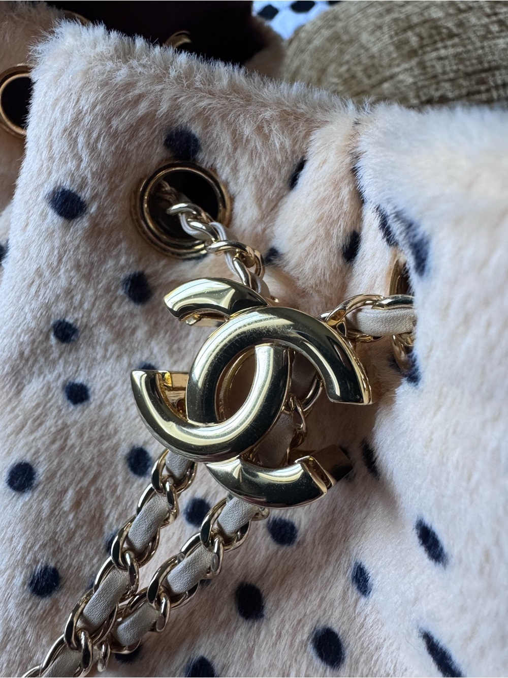 CC Cream with Black Polka Dot Shearling Shoulder Bag - Picture 2 of 14